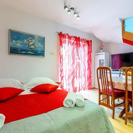 House Iskra Apartment