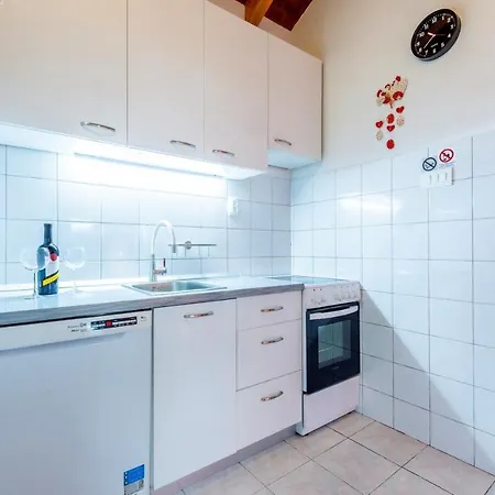 Apartment House Iskra Split