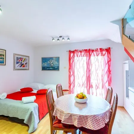 Apartment House Iskra Split
